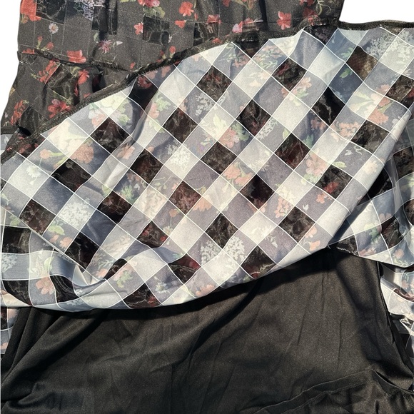 Suzy Shier Black Floral Dress - Picture 4 of 5